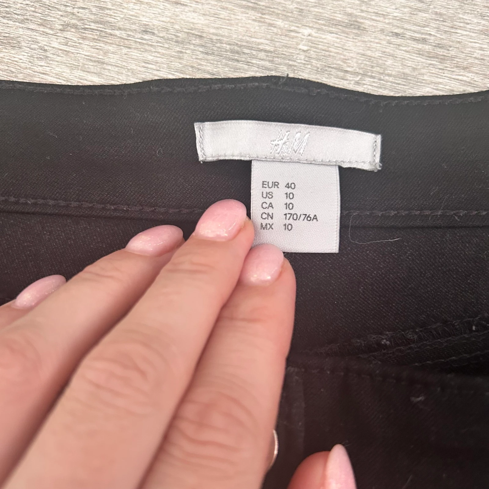 H&M Calça Preta / Slim Fit com Detalhe de Zíper – Tamanho 40 – photo 3